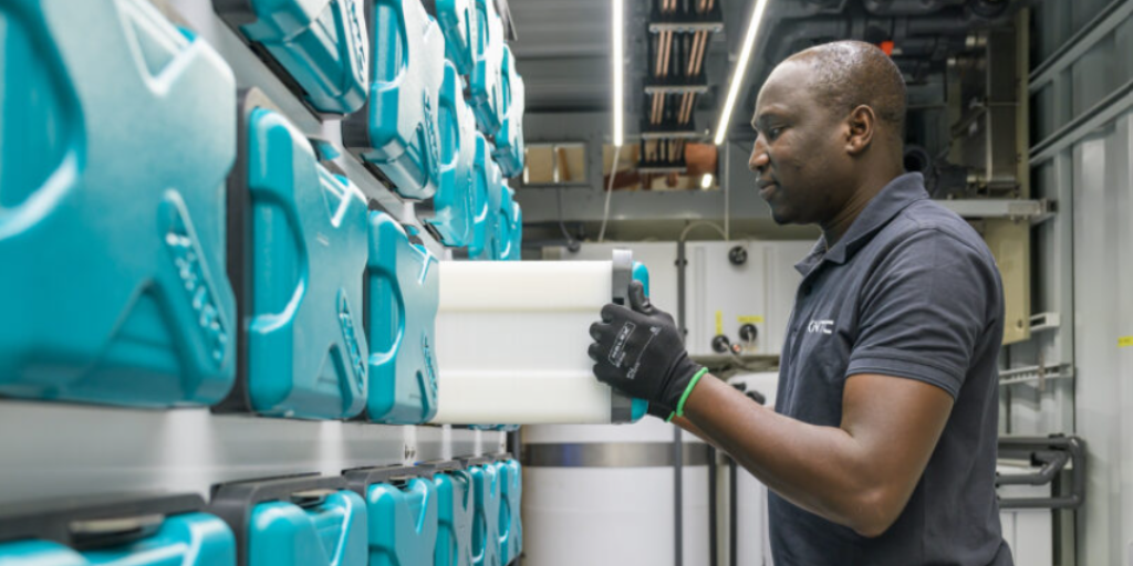 Geen schaarse metalen, maar plastic: eerste elektrolyser met kunststof stacks te bewonderen in Kootw