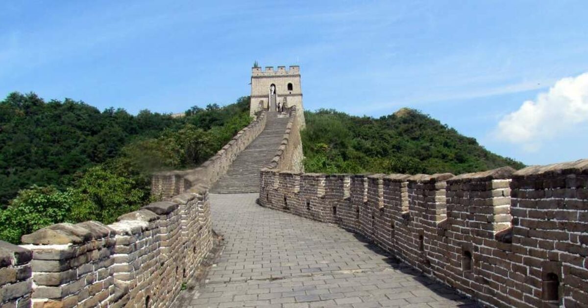 Chinese muur van zonnepanelen gezien vanuit de ruimte | Change Inc.