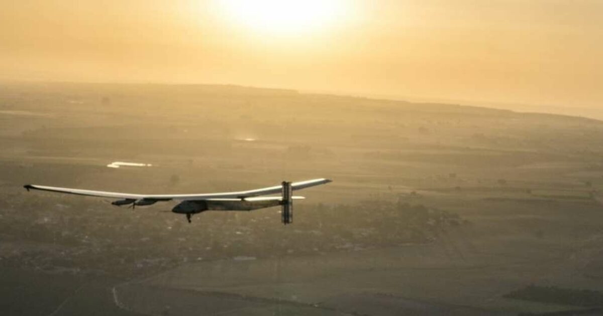 Zonnevliegtuig Solar Impulse vliegt over Atlantische Oceaan | Change Inc.