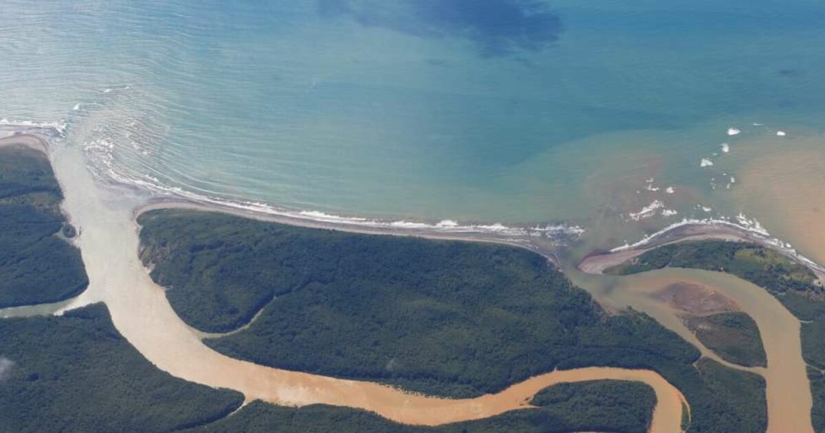 Duurzame stroom opwekken waar de rivier de zee ontmoet Change Inc. Duurzame stroom opwekken waar de rivier de zee ontmoet Change Inc.