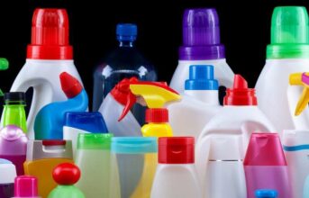 Adobestock plastic flessen schoonmaakmiddel huishouden