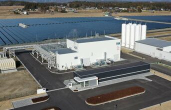 Toshiba waterstoffabriek en zonnepanelen